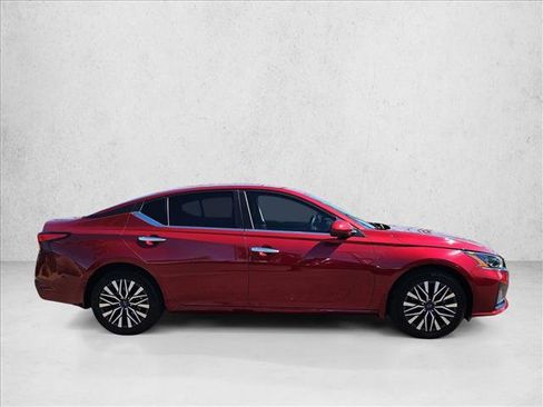 Used 2023 Nissan Altima 2.5 SV image 4