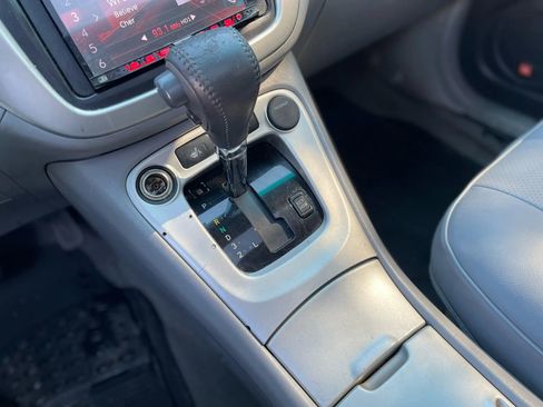 Used 2004 Toyota Highlander Limited image 18