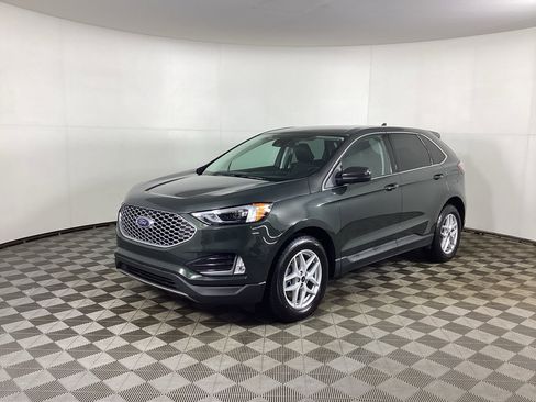 Used 2023 Ford Edge SEL w/ Convenience Package image 5