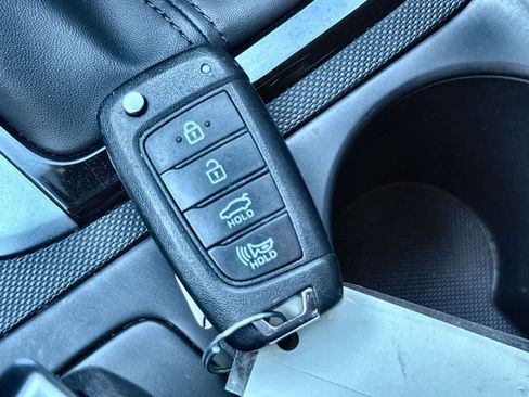 Used 2025 Hyundai Elantra SE FWD image 28