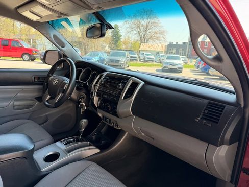 Used 2012 Toyota Tacoma 4x4 Access Cab V6 w/ SR5 Pkg image 12