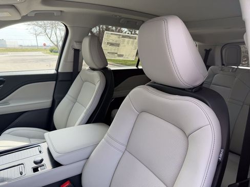 New 2026 Lincoln Aviator AWD image 10