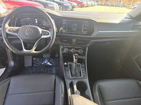 Used 2024 Volkswagen Jetta SE image 21