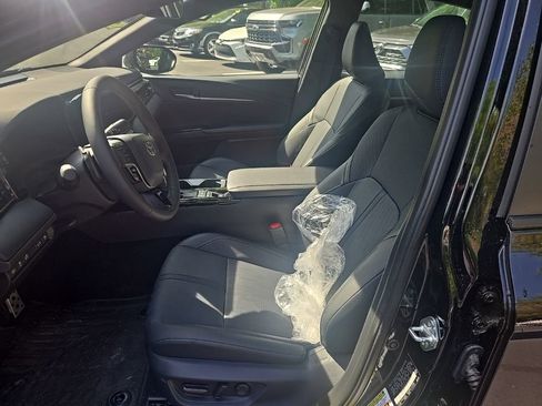 Used 2026 Toyota Camry XSE image 3