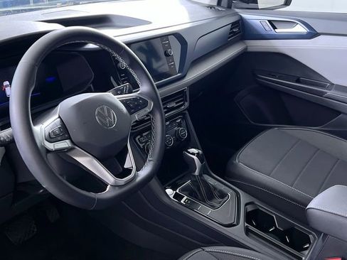 Used 2024 Volkswagen Taos SE image 28