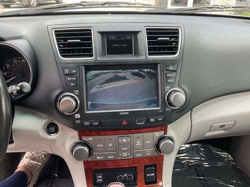 Used 2012 Toyota Highlander Limited w/ Tow Pkg AWD/4WD image 20