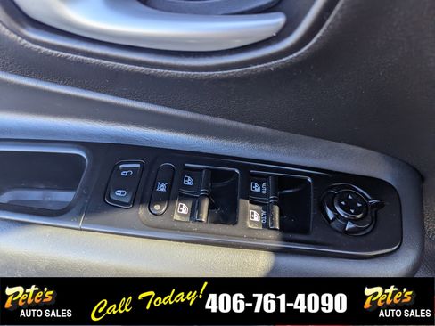 Used 2023 Jeep Renegade Trailhawk image 27