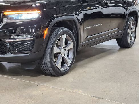 Used 2023 Jeep Grand Cherokee Limited AWD/4WD image 17