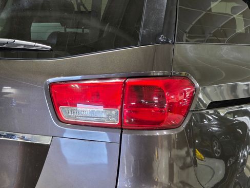 Used 2016 Kia Sedona LX w/ LX Essentials Premium Package image 12