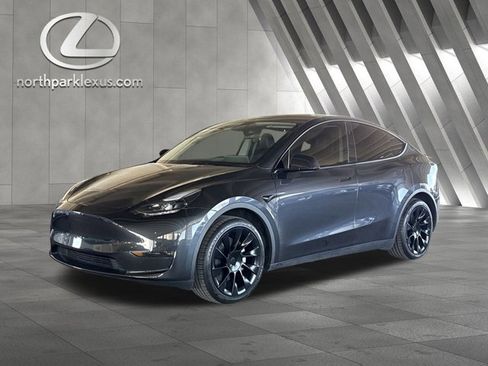 Used 2025 Tesla Model Y Long Range image 3
