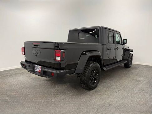Used 2022 Jeep Gladiator Willys image 10