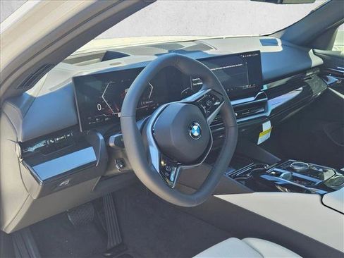 Certified 2026 BMW 530i image 8