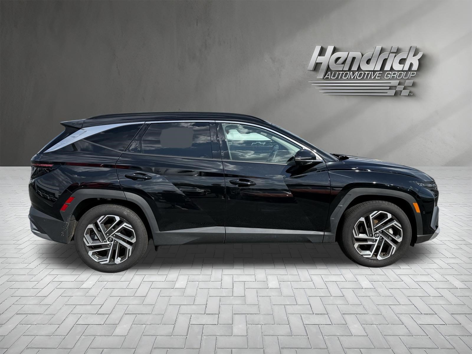 Used 2025 Hyundai Tucson Limited FWD image 10