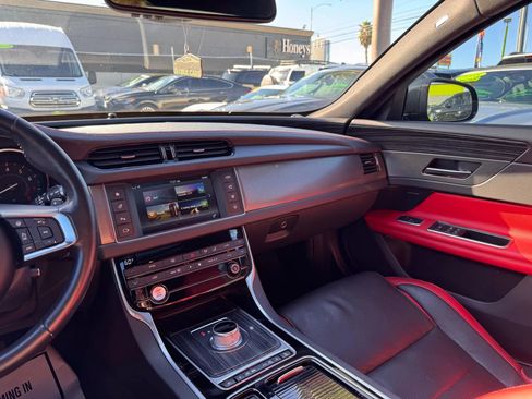 Used 2016 Jaguar XF S image 26