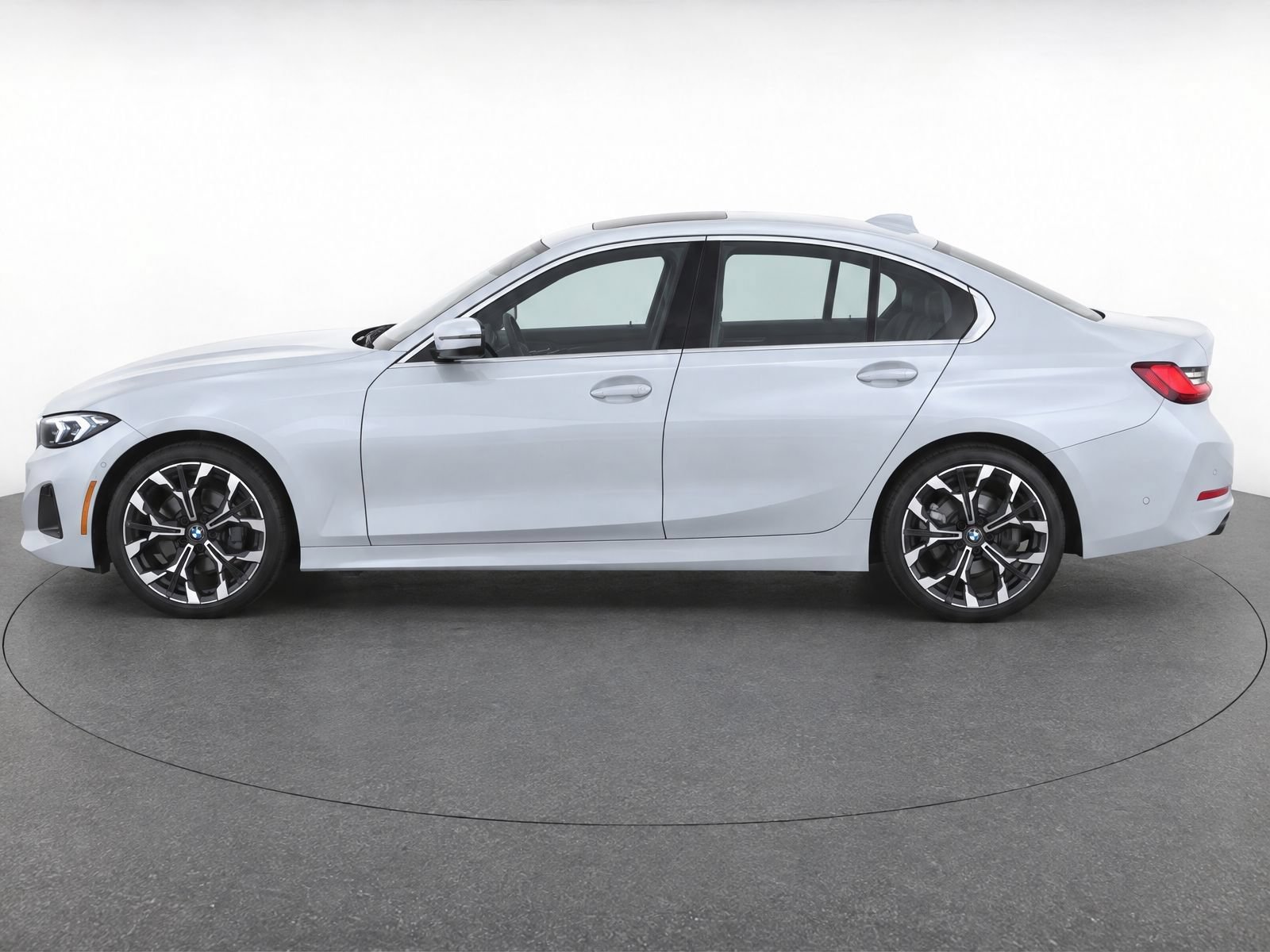 Certified 2025 BMW 330i Sedan RWD image 3