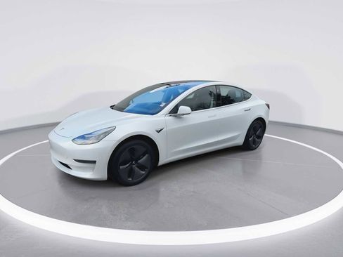 Used 2020 Tesla Model 3 Standard Range Plus image 4
