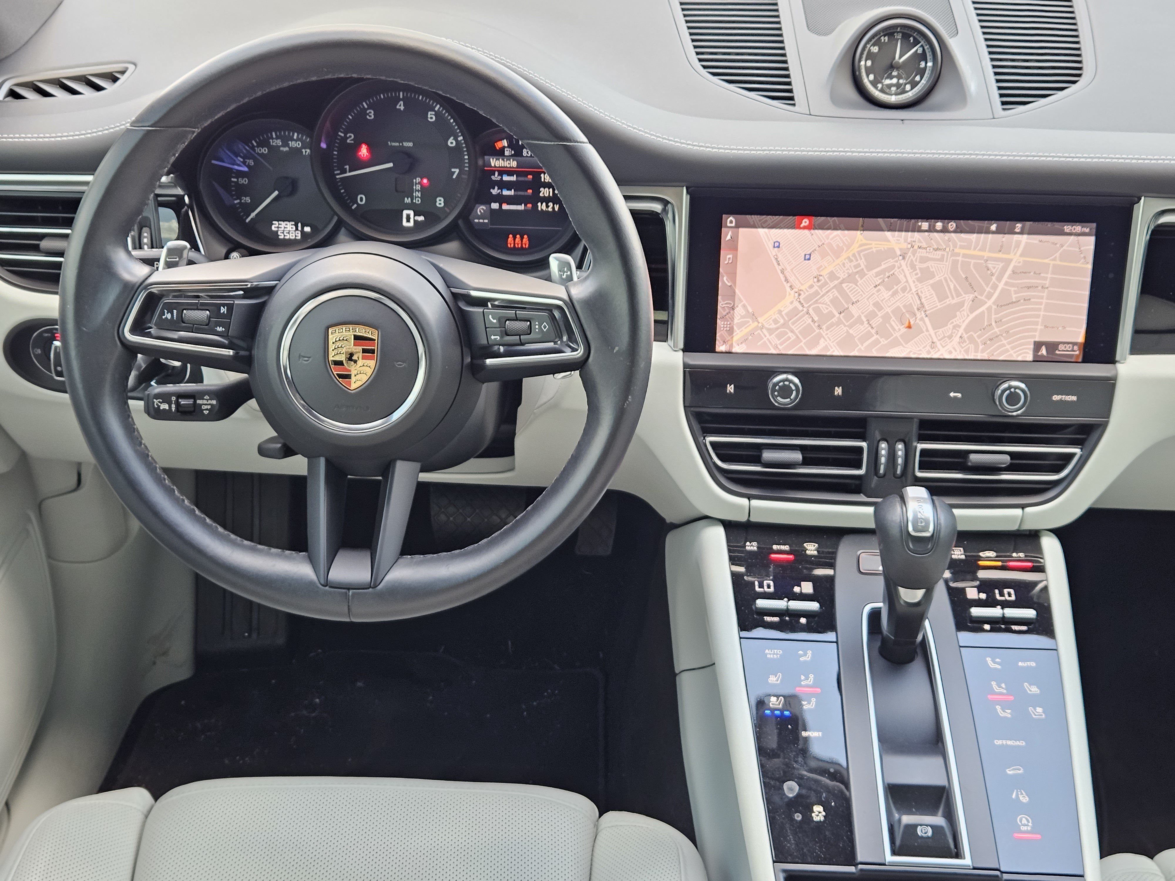 Certified 2023 Porsche Macan AWD/4WD image 25