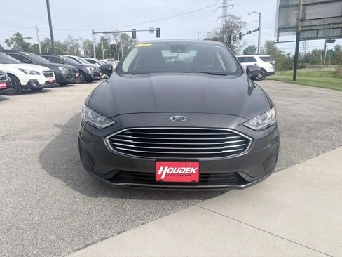 Used 2020 Ford Fusion SE FWD image 2