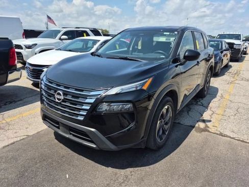 Used 2025 Nissan Rogue SV FWD image 2