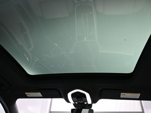 Used 2022 Porsche Macan image 27