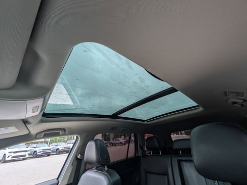 Used 2021 Volkswagen Atlas SE image 4