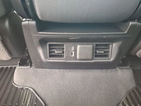 Used 2025 Chevrolet Silverado 1500 LT image 9