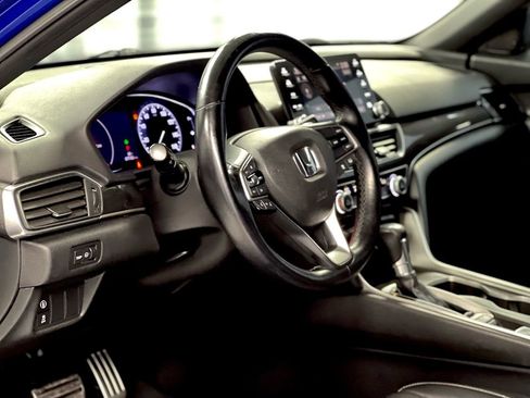 Used 2018 Honda Accord Sport image 16