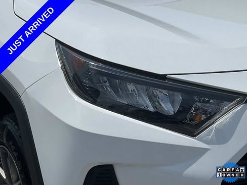 Used 2021 Toyota RAV4 LE AWD/4WD image 20