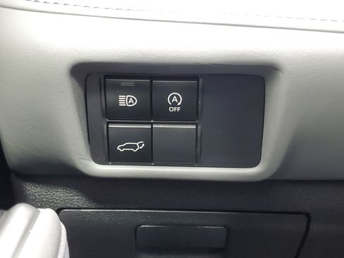Used 2023 Toyota Highlander LE FWD image 23