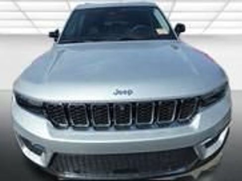 Used 2023 Jeep Grand Cherokee Limited w/ Luxury Tech Group II AWD/4WD image 9