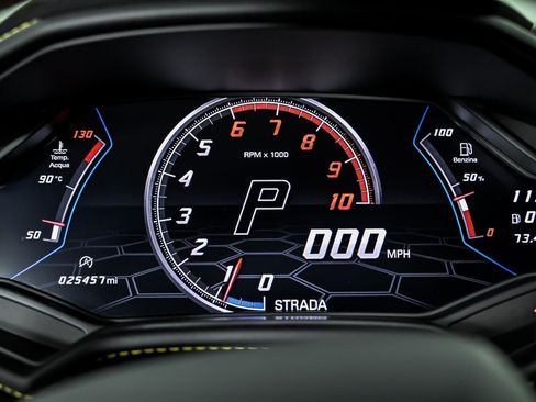 Used 2021 Lamborghini Huracan EVO RWD image 21