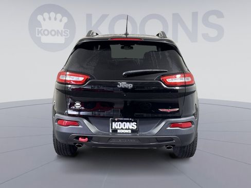 Used 2017 Jeep Cherokee Trailhawk image 5