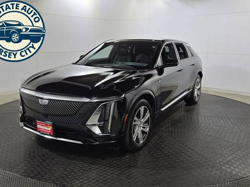 Used 2024 Cadillac Lyriq Tech AWD/4WD image 3