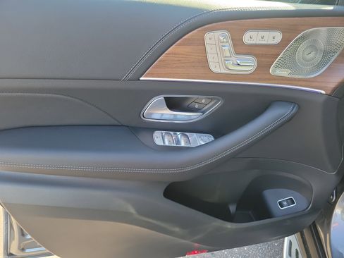 New 2026 Mercedes-Benz GLS 580 4MATIC image 14