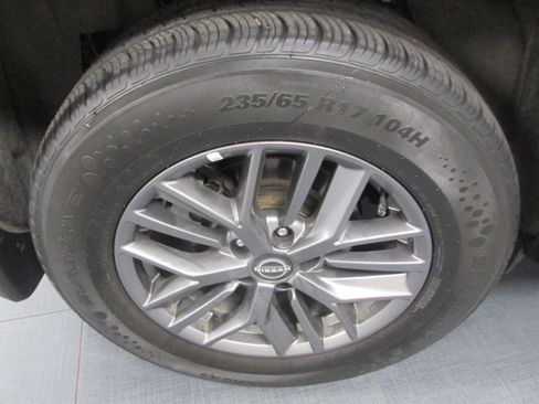 Used 2023 Nissan Rogue S image 16