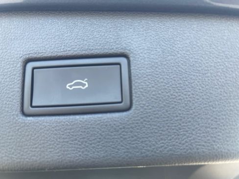 Used 2022 Volkswagen Tiguan SE R-Line AWD/4WD image 8
