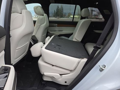 New 2026 Cadillac Vistiq Luxury image 32