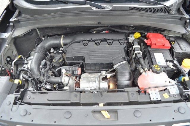 Used 2023 Jeep Renegade Latitude AWD/4WD image 39
