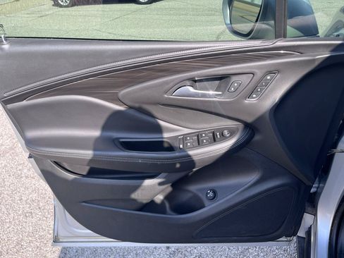 Used 2019 Buick Envision Essence FWD image 24