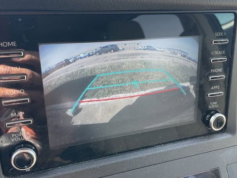 Used 2020 Toyota Sienna L image 11