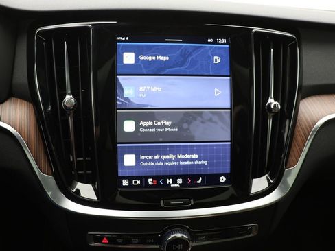 Used 2025 Volvo V60 B5 Cross Country Plus image 23