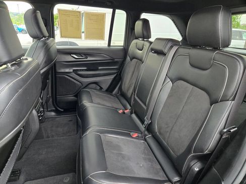 Used 2023 Jeep Grand Cherokee Altitude AWD/4WD image 31