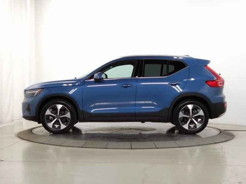 Certified 2025 Volvo XC40 B5 Plus image 6