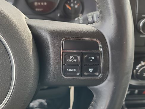 Used 2016 Jeep Patriot Latitude image 13