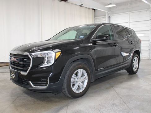 Used 2024 GMC Terrain SLE image 4