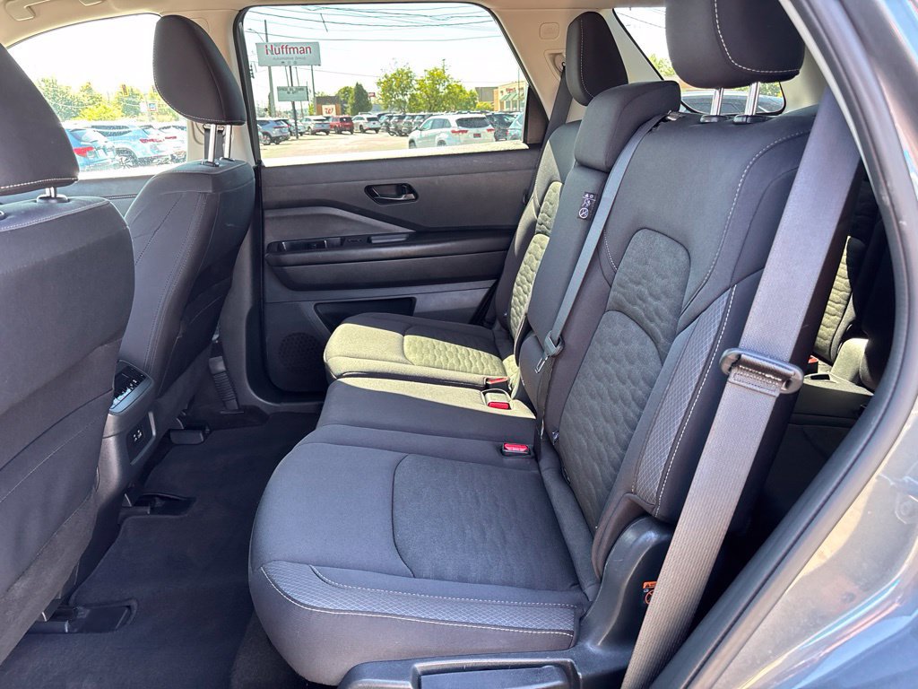 Used 2025 Nissan Pathfinder SV AWD/4WD image 31