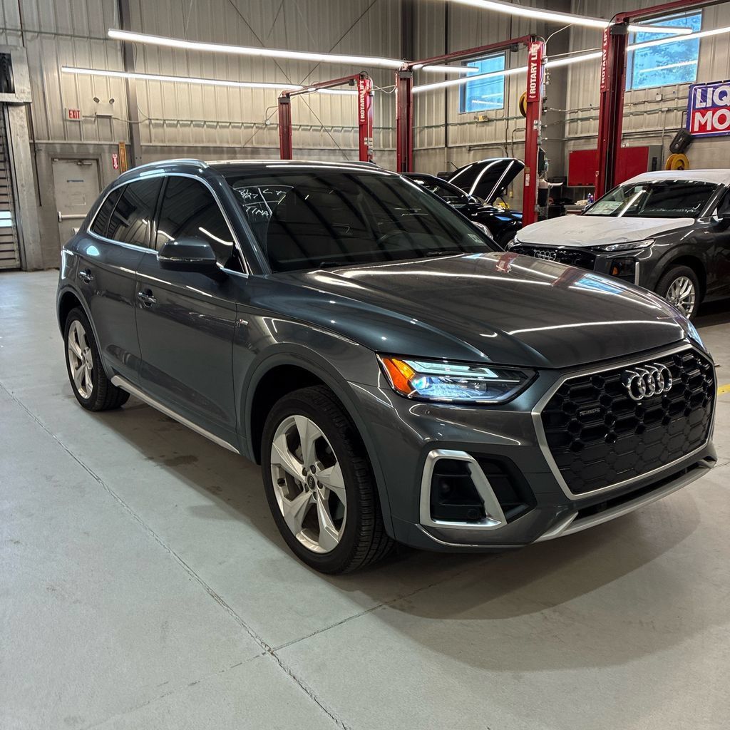 Used 2024 Audi Q5 2.0T Premium Plus w/ Premium Plus Package AWD/4WD image 3