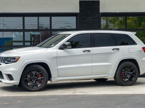 Used 2019 Jeep Grand Cherokee Trackhawk AWD/4WD image 3