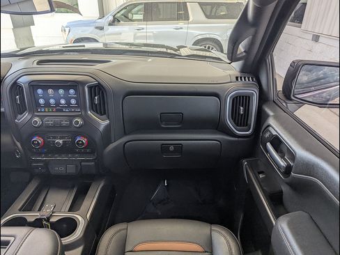 Used 2021 GMC Sierra 1500 AT4 w/ AT4 Preferred Package AWD/4WD image 4