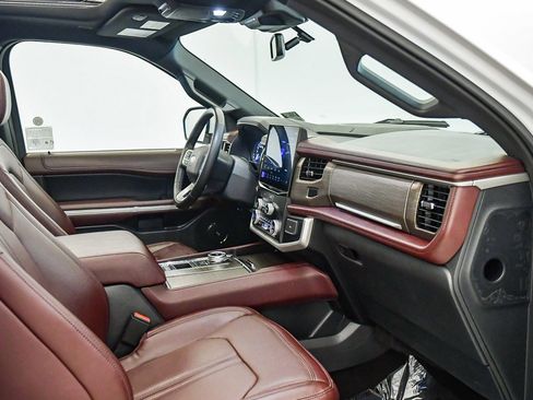 Used 2023 Ford Expedition Limited image 16